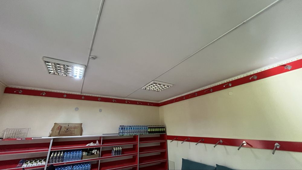 Мебель киім-кешек дүкенге арналған