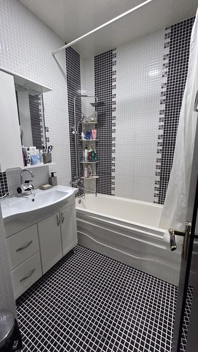 Номер исправлен. Продаётся 3-х комнатная квартира на карасу -6. Срочно