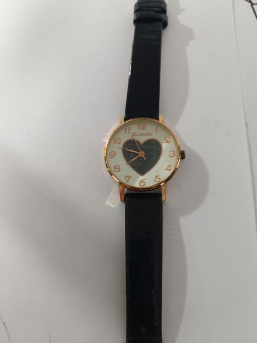 Vând ceas de damă elegant