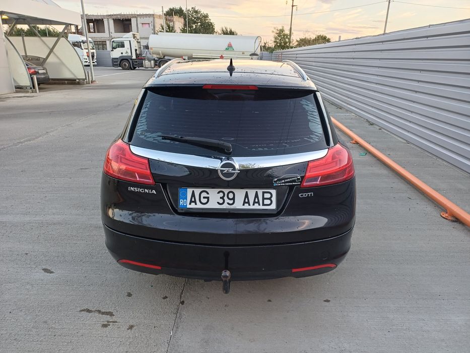 Vând Opel Insignia