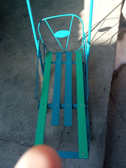 Ватрушки, лыжи, санки