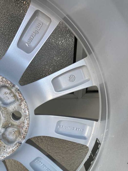 Jante cu cauciucuri vara 215/55/17 originale Volkswagen London R 17 cu senzori presiune