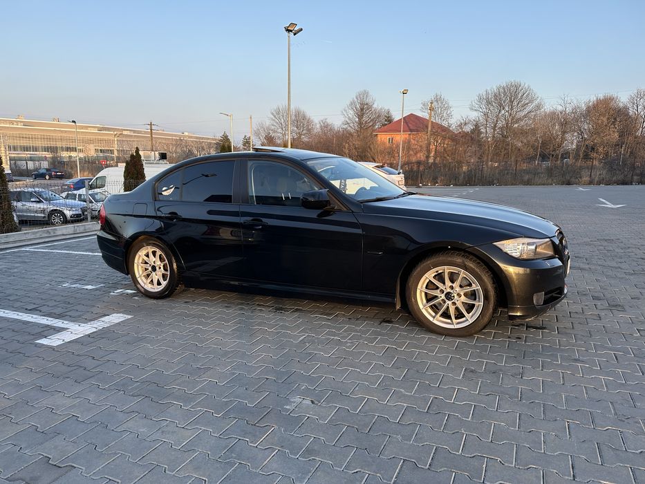 BMW E90 Seria 3 facelift 2.0 Cutie Manuala
