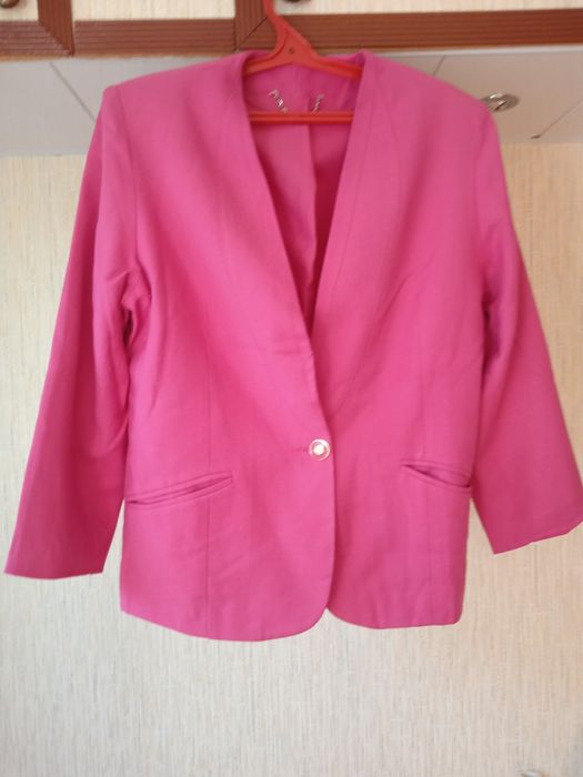 Продаю женские пиджаки