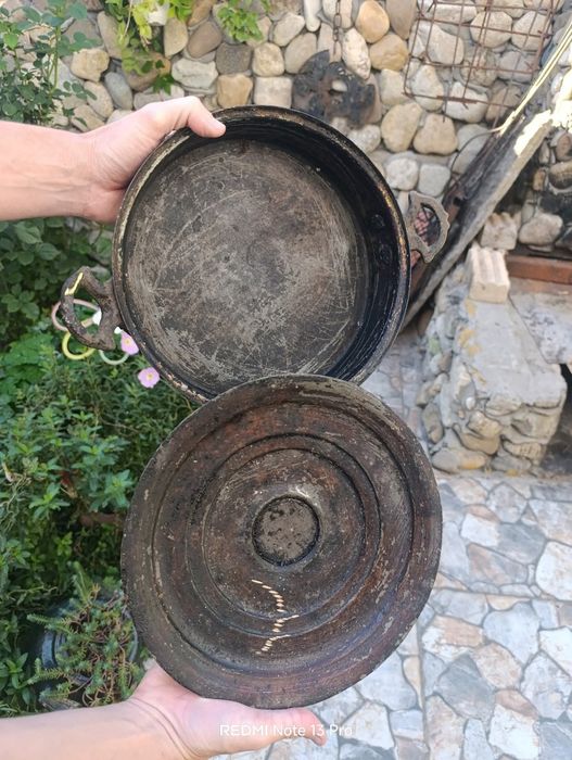 Старинен бакърен съд