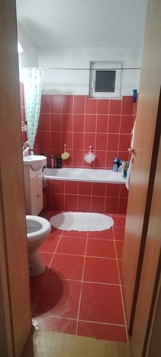 Închiriez apartament la mansarda