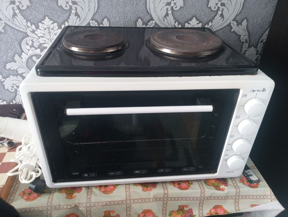 Vând cuptor electric