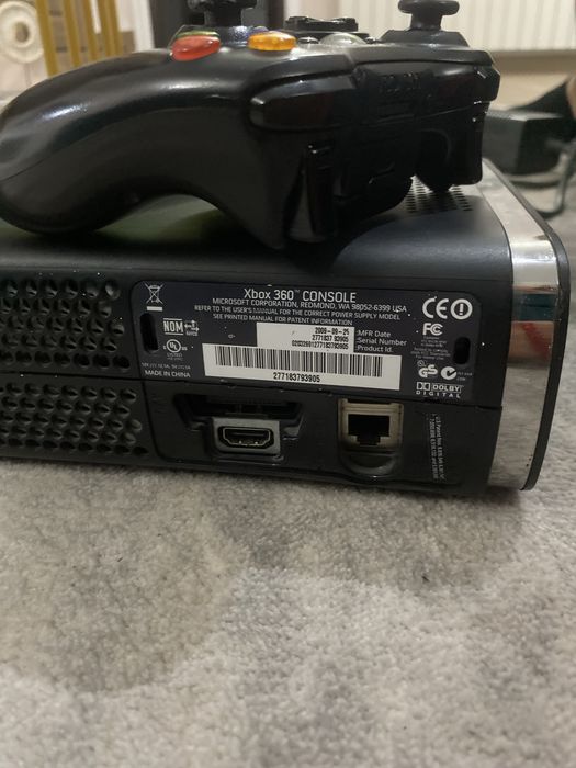 Xbox 360 Slim 120GB + 1 Controller Wireless + 2 Jocuri – 350 lei