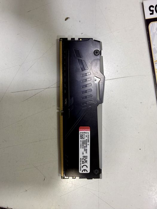 Продам оперативная память Kingston Fury DDR5 16GB CL40 с rgb подсветка
