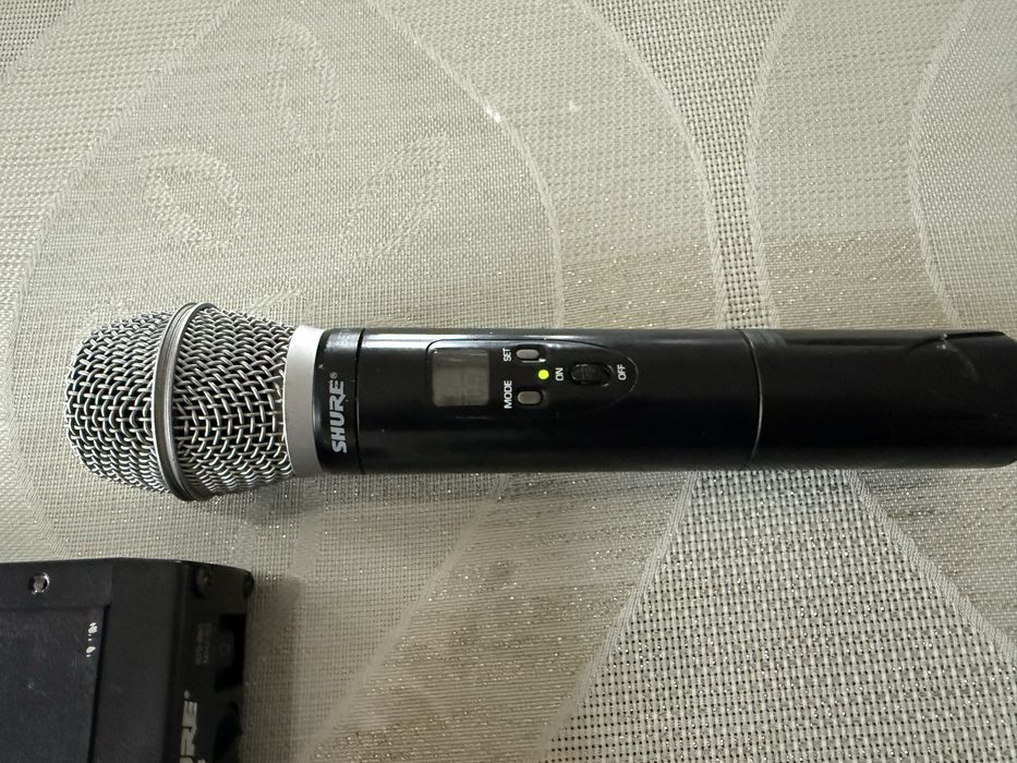 Vând shure ulx p4 cu beta 87 functioneaza perfect