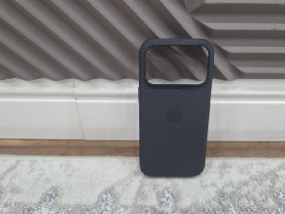 Чехлы Apple и Pitaka оригинальны.Для 17 прое