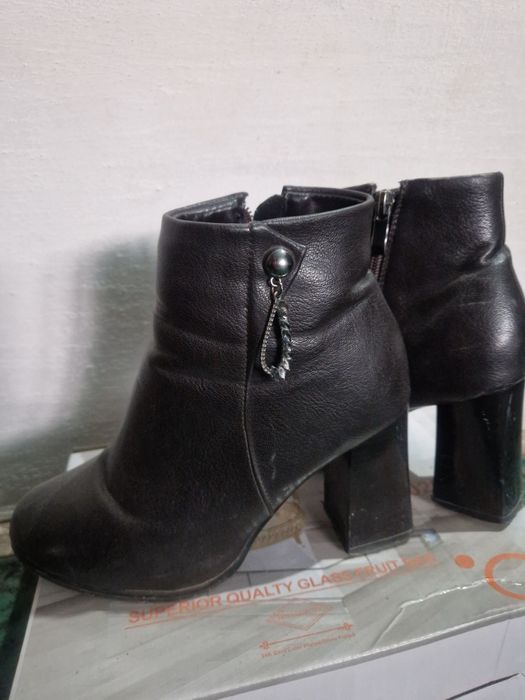 Poshnali ayollar etigi