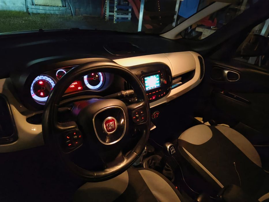 Vand-schimb Fiat 500L  an 2016 euro 6 1.3 diesel 7 locuri 95 cp

An fab 2016