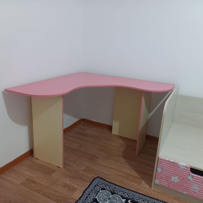 Продам Кровать с матрацом и стол