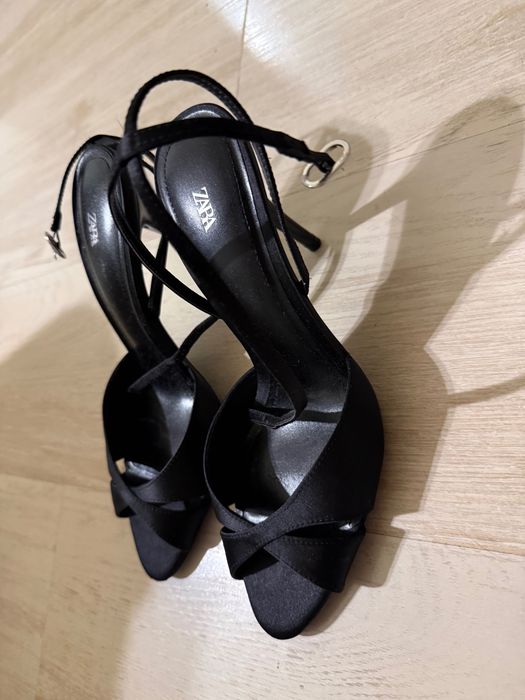 Zara Сатенени обувки на ток с височина 10 см