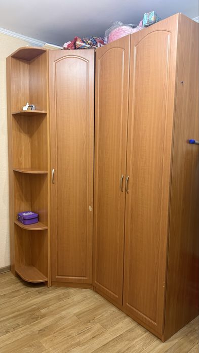 Продам угловой шкаф