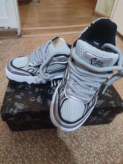 Новые кроссовки Jifffly