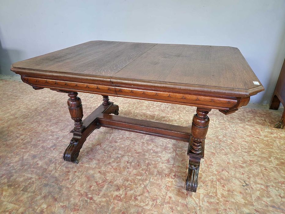 Трапезна дъбова маса