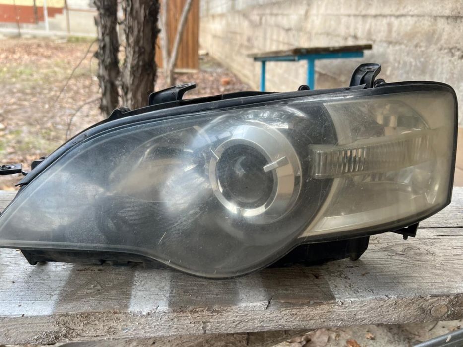 Субару оутбак машинасынын фарасы