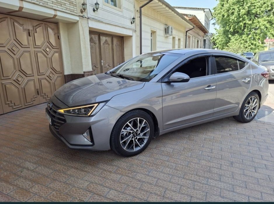 Hyundai Elantra full