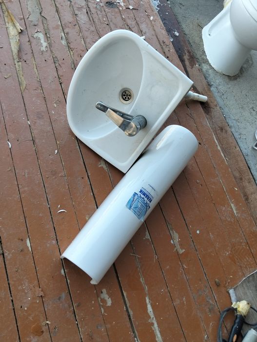 Падаётся унитаз раковина смистител