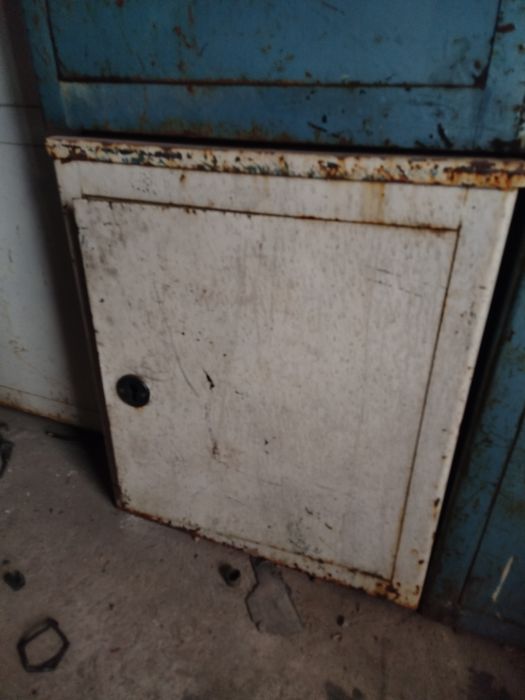 Сейф сатылады жеңіл ,инструмент басқа да заттарға арналған