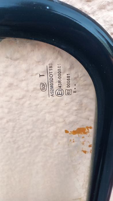 Продам на газель боковые стекла