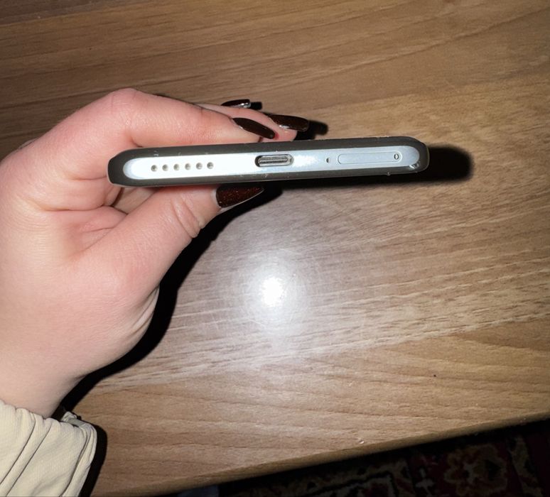 Продается телефон Poco x7