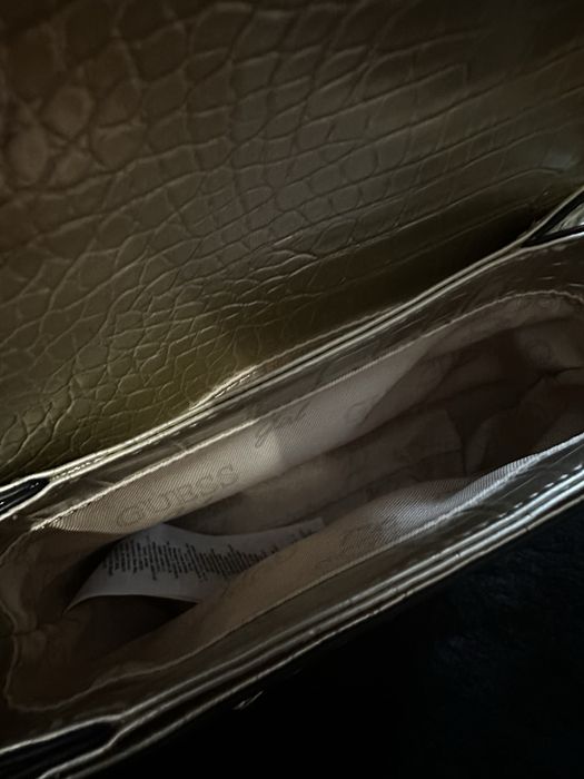 Нова чанта на Guess