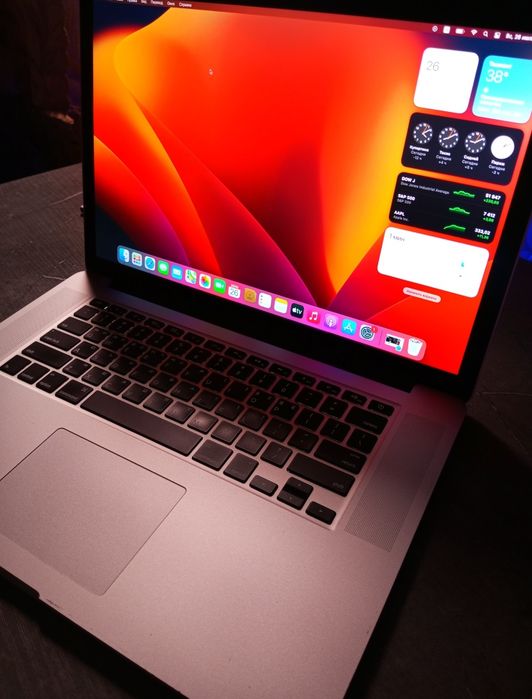 Apple MacBook PRO. i7/16/256 В отличном состояние.