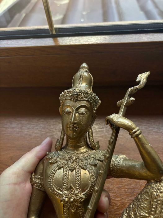 Statuetă Îngerul lui Buddha cântând/bronz masiv aurit/stare excelentă/H=22,3cm, L=20cm, G=1,522kg.