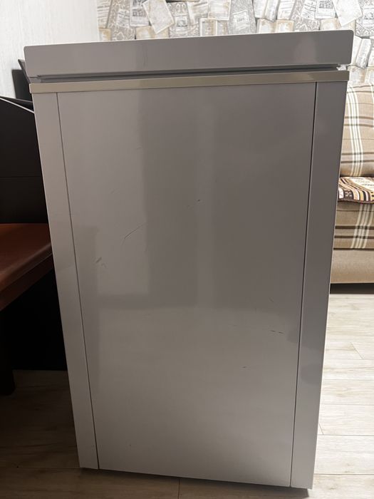 Морозильник Midea белый