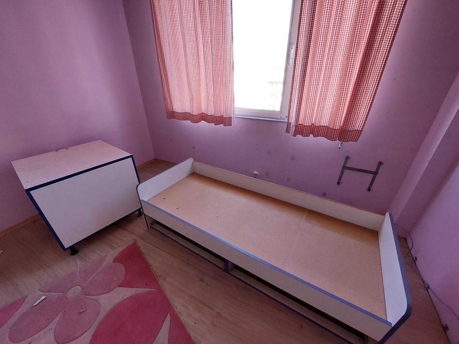 Легло с ракла, маса, диванче