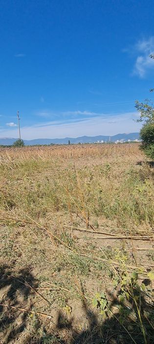 Продавам 1653кв.м земя в Казанлък – м. „Търниченски ливади