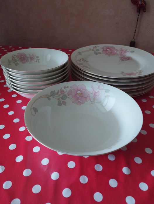 Посуда. Фарфоровый сервиз.