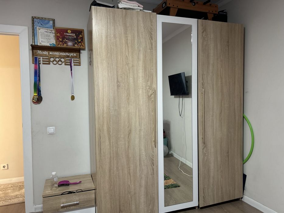 Продам шкаф для одежды вместительный