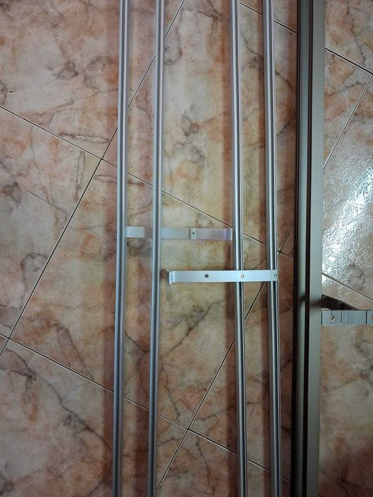 Galerii Aluminiu sina dubla, prindere pe perete, 2 buc. de 2,5 m si 1 buc. de 3 m.