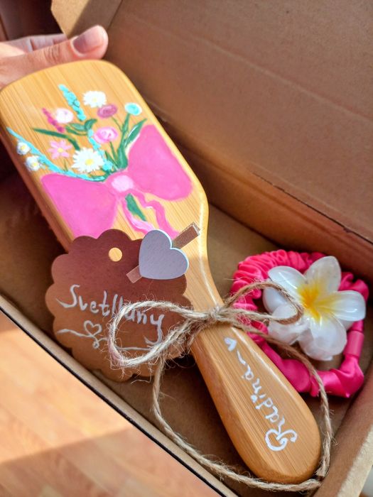 Ръчно рисувани четки за коса