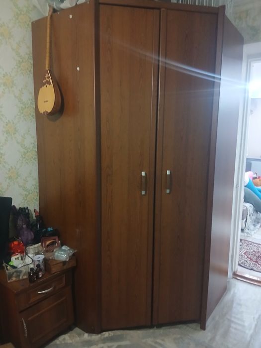 Шкаф угловой с тумбой.