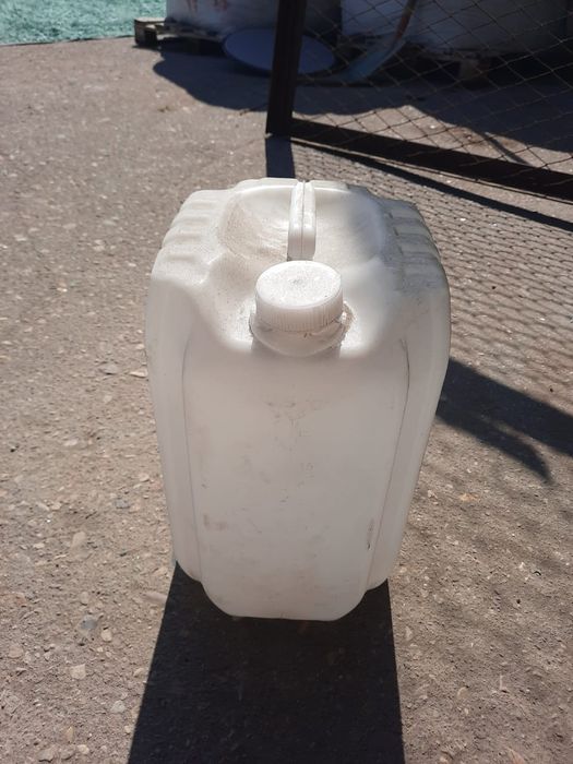 Продам канистры 20 л