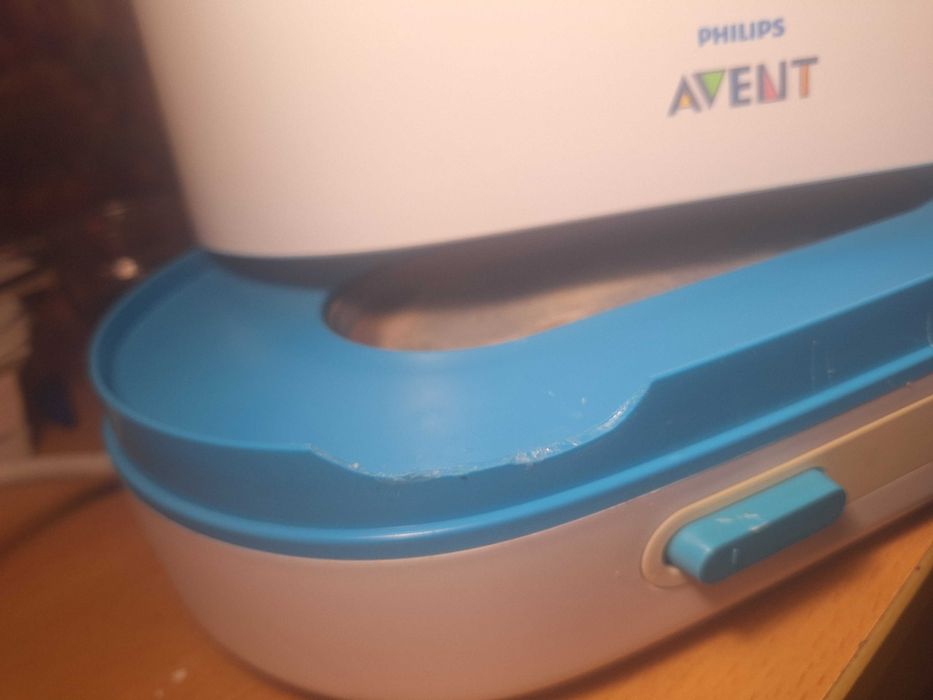 Уред Philips Avent за стерилизиране на бебешки шишета и биберони