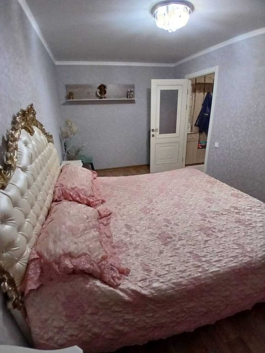 продается 2 комнатная в центре