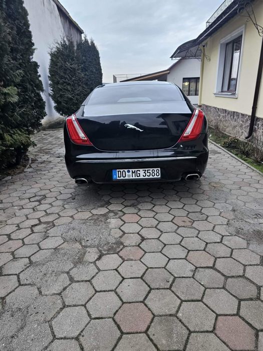 Vând sau schimb jaguar xj perfect funcțional avariata aripa fata