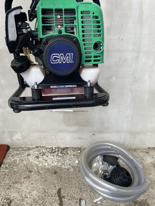 Vand pompa de apa pe benzina