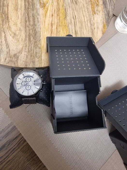 Чисто нови часовници Diesel