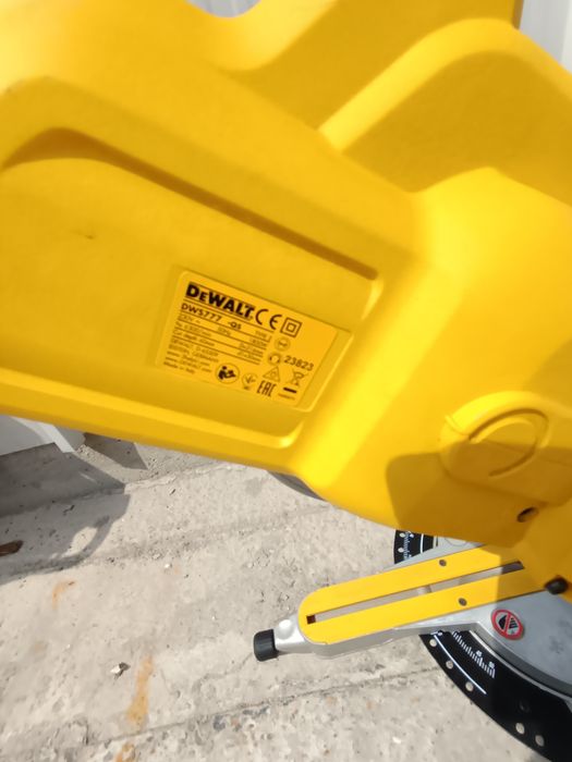 Dewalt circular staționar cu culisare disc diametru 216mm cu taiere la unghi