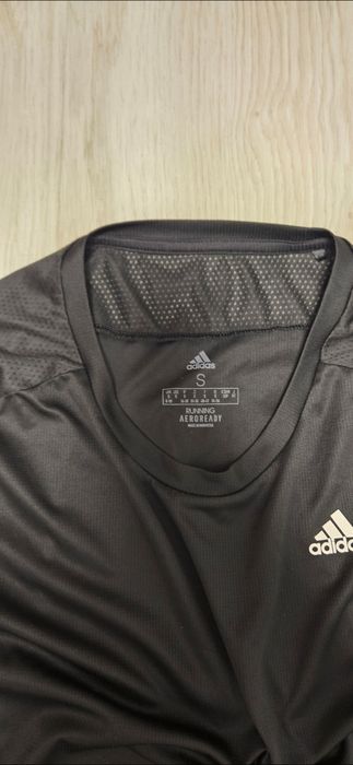 Спортна Adidas тениска със светлоотразители
