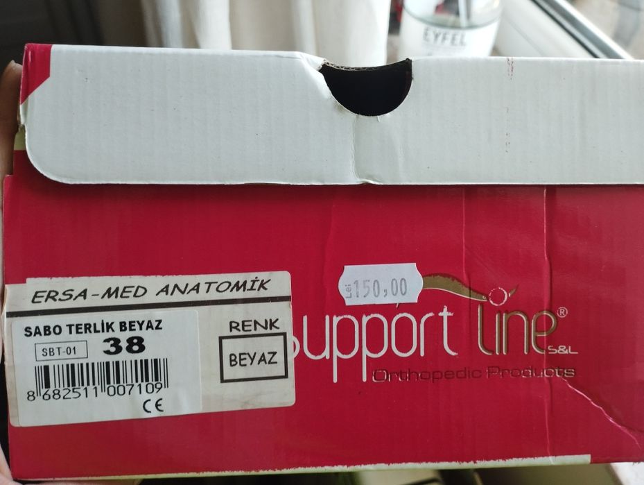 Set uniformă + saboți medicali – stare foarte bună