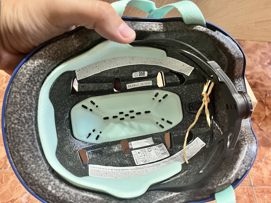 Чисто нова детска каска B-Twin