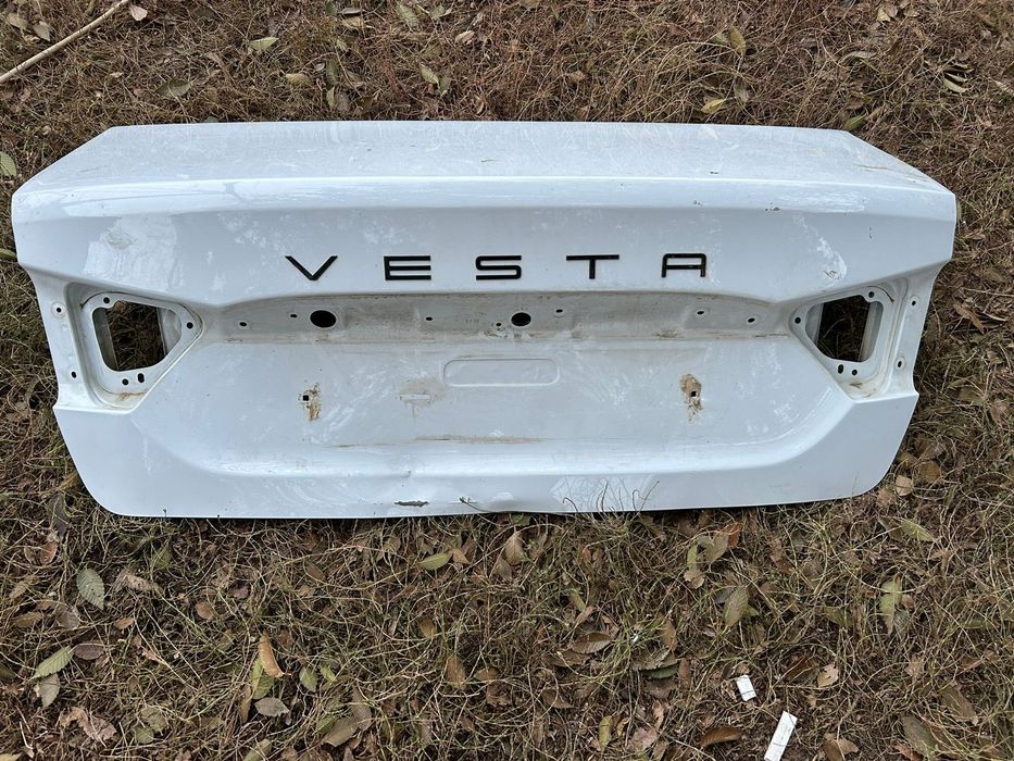 Продам крышку багажника веста